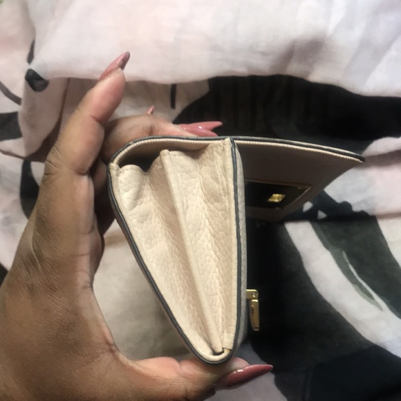 Michael Kors pink locking wallet - Picture 13 of 14